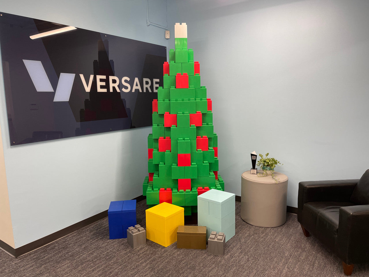 EverBlock® Model Christmas Tree & Gifts