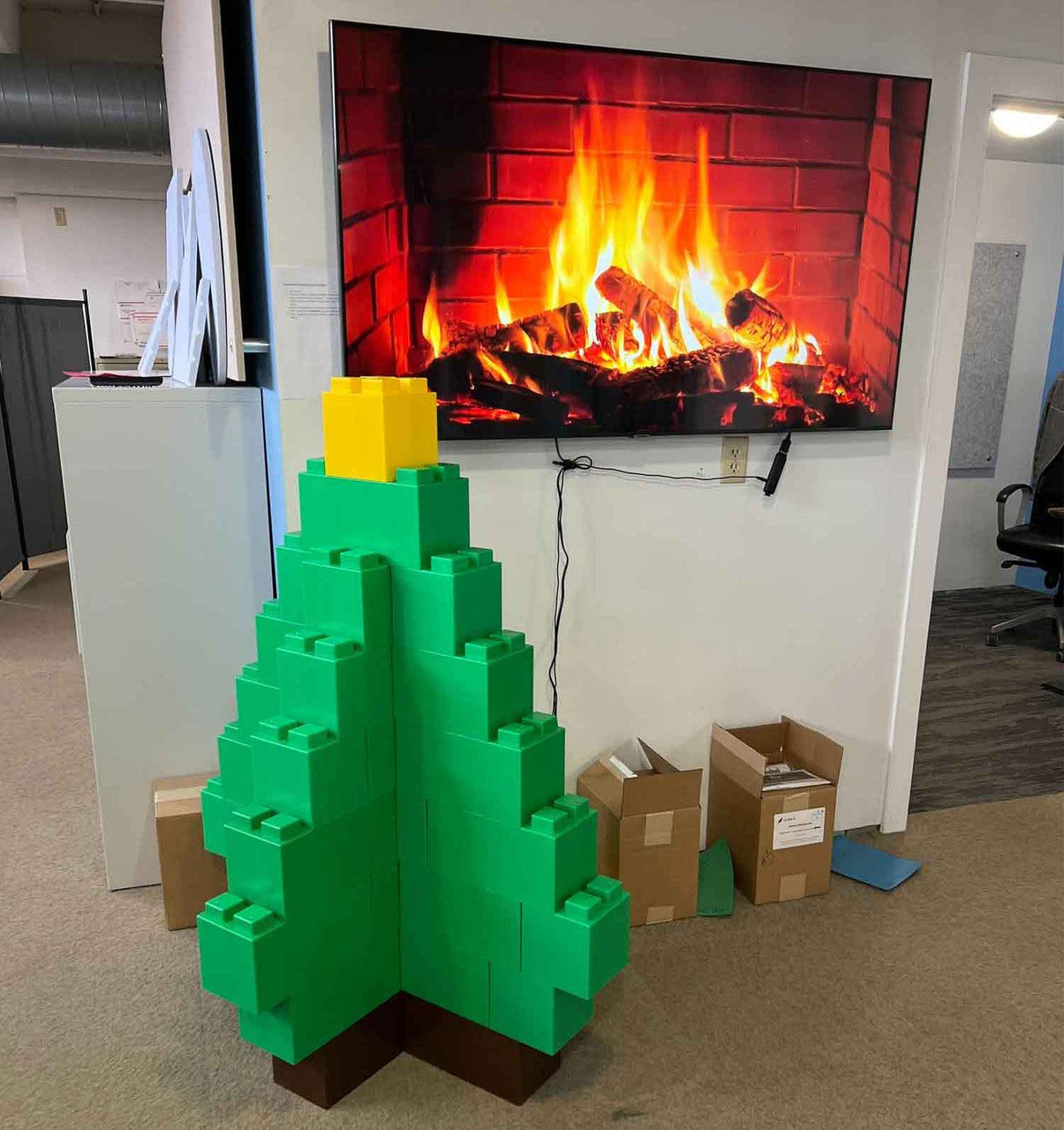 EverBlock® Model Christmas Tree & Gifts